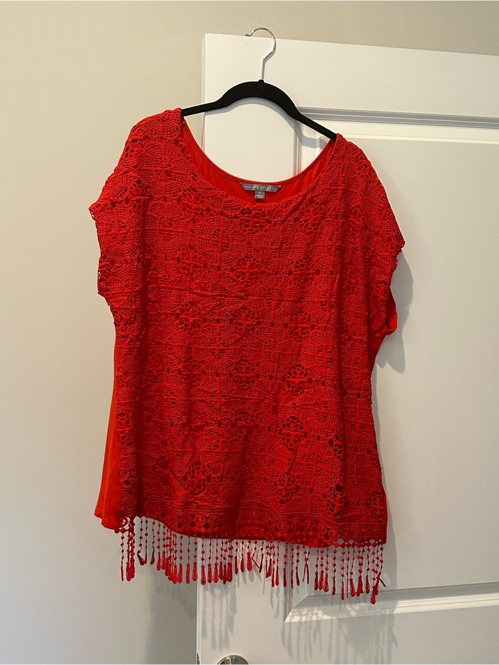 Valerie Stevens 1X Red Crochet Fringe Short Sleeve Top